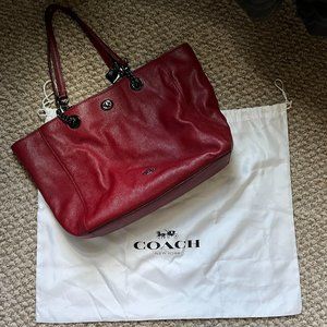 COACH Metallic Pebble Leather Ava Chain Tote - Cherry